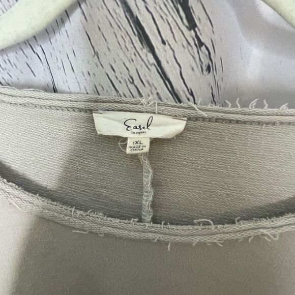 Easel Cold Shoulder Ombre Distressed Sweatshirt Gray 1X Plus - Picture 4 of 6